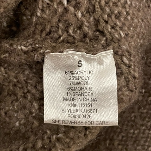 Romeo & Juliet Couture Cardigan Mohair Sweater Size Small but fits a Medium - Picture 12 of 14